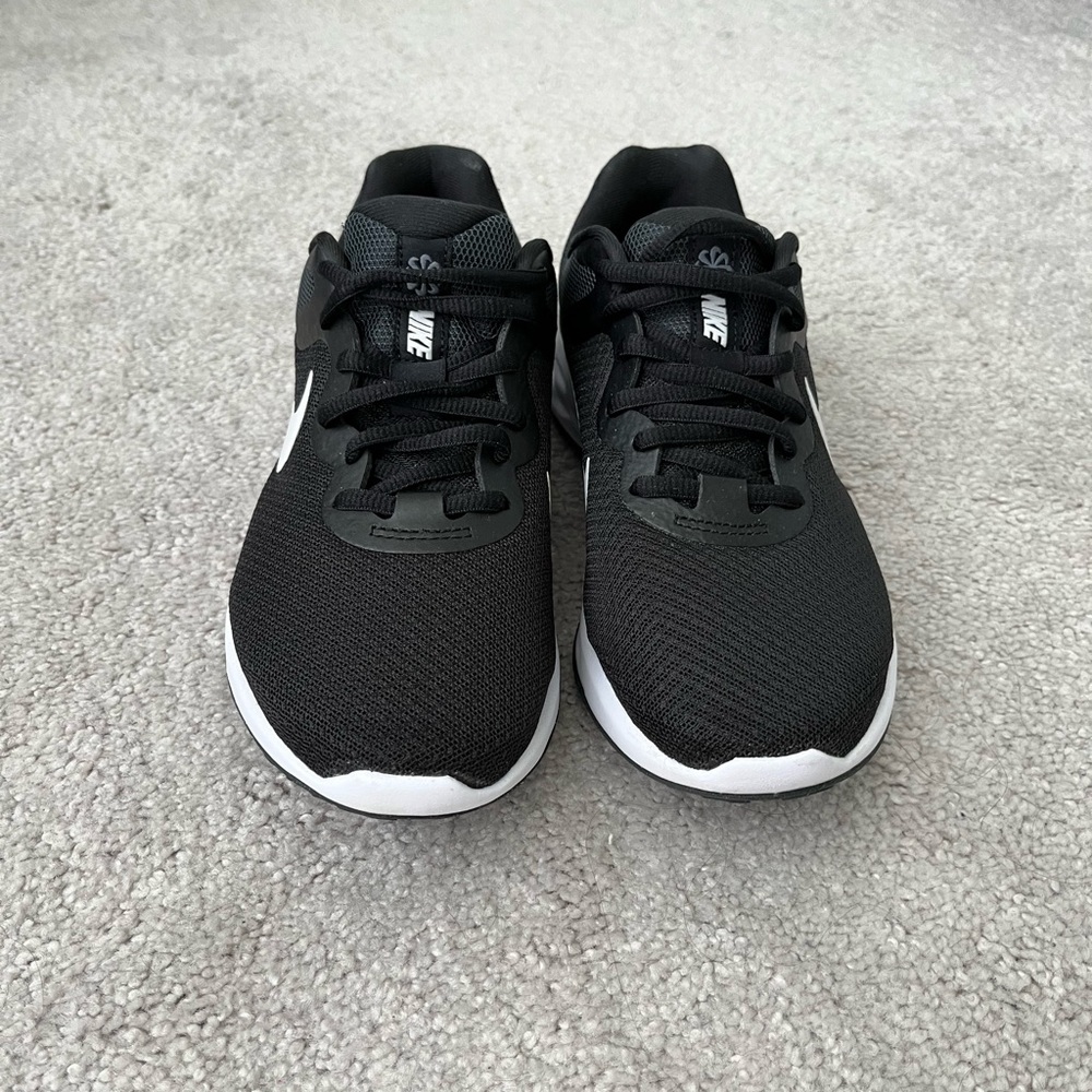 Women’s Nike Revolution 6